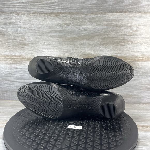 ECCO Women’s Sculptured Black Leather Embossed Ankle Boots Size EU 39 US 8.5 - Picture 9 of 9